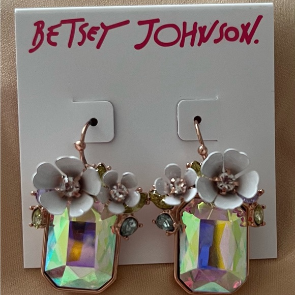 Betsey Johnson White Flower, Iridescent Gem, Rose Gold drop earrings, NWT - Picture 3 of 7